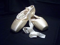 Pointe_shoes